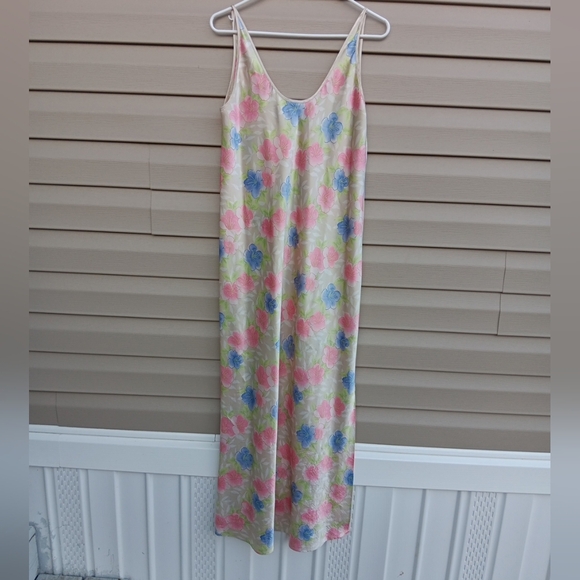 Vintage Valerie Stevens  Full Length Polyester Nightgown M Beige Floral - Picture 1 of 5